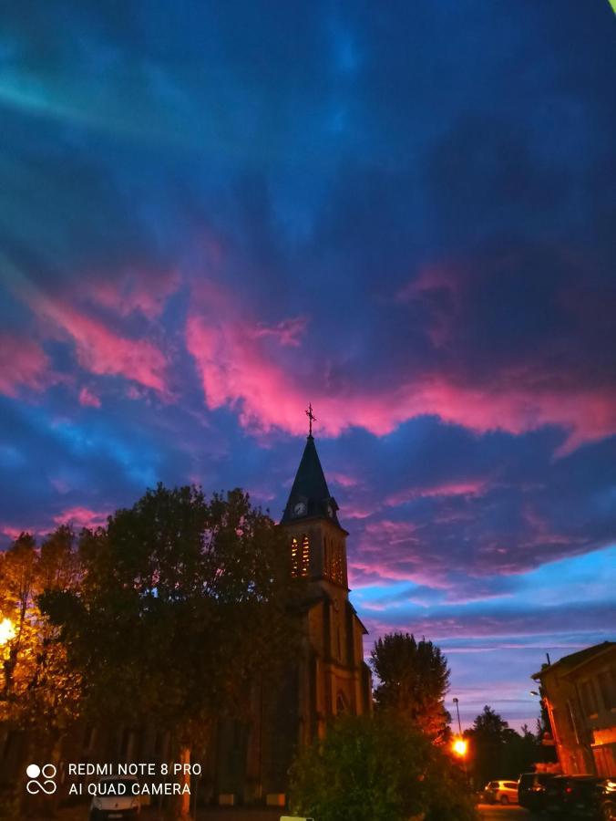 Hotel De La Place Loyettes Dış mekan fotoğraf