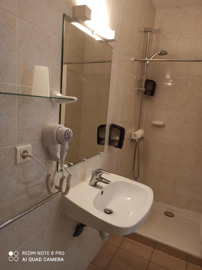 Hotel De La Place Loyettes Dış mekan fotoğraf