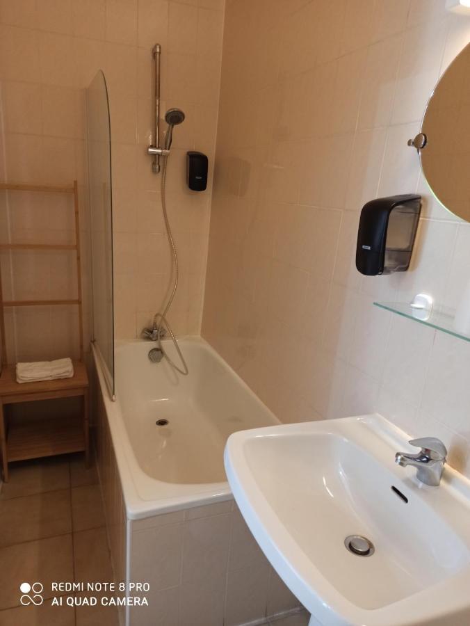 Hotel De La Place Loyettes Dış mekan fotoğraf