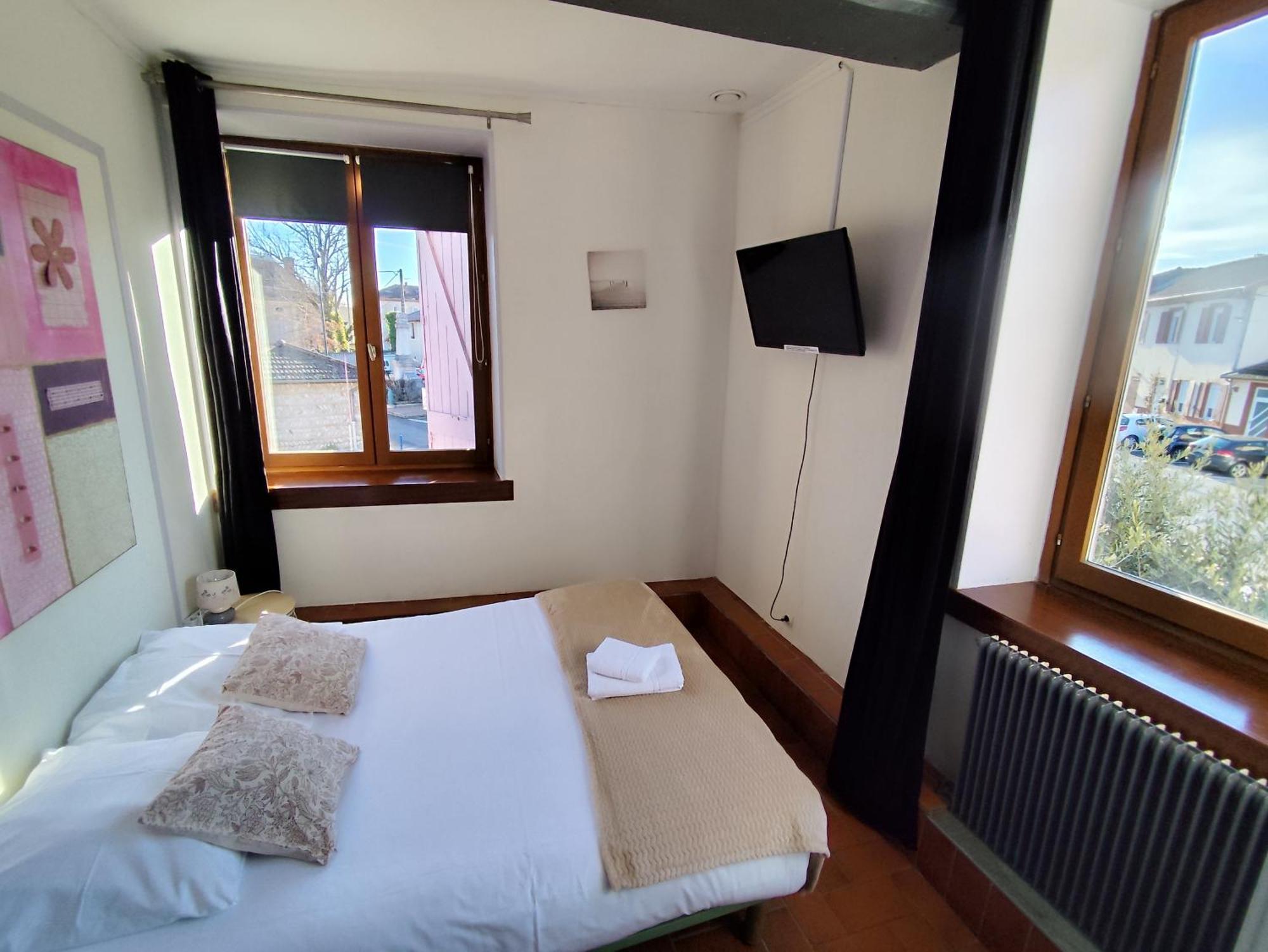 Hotel De La Place Loyettes Dış mekan fotoğraf
