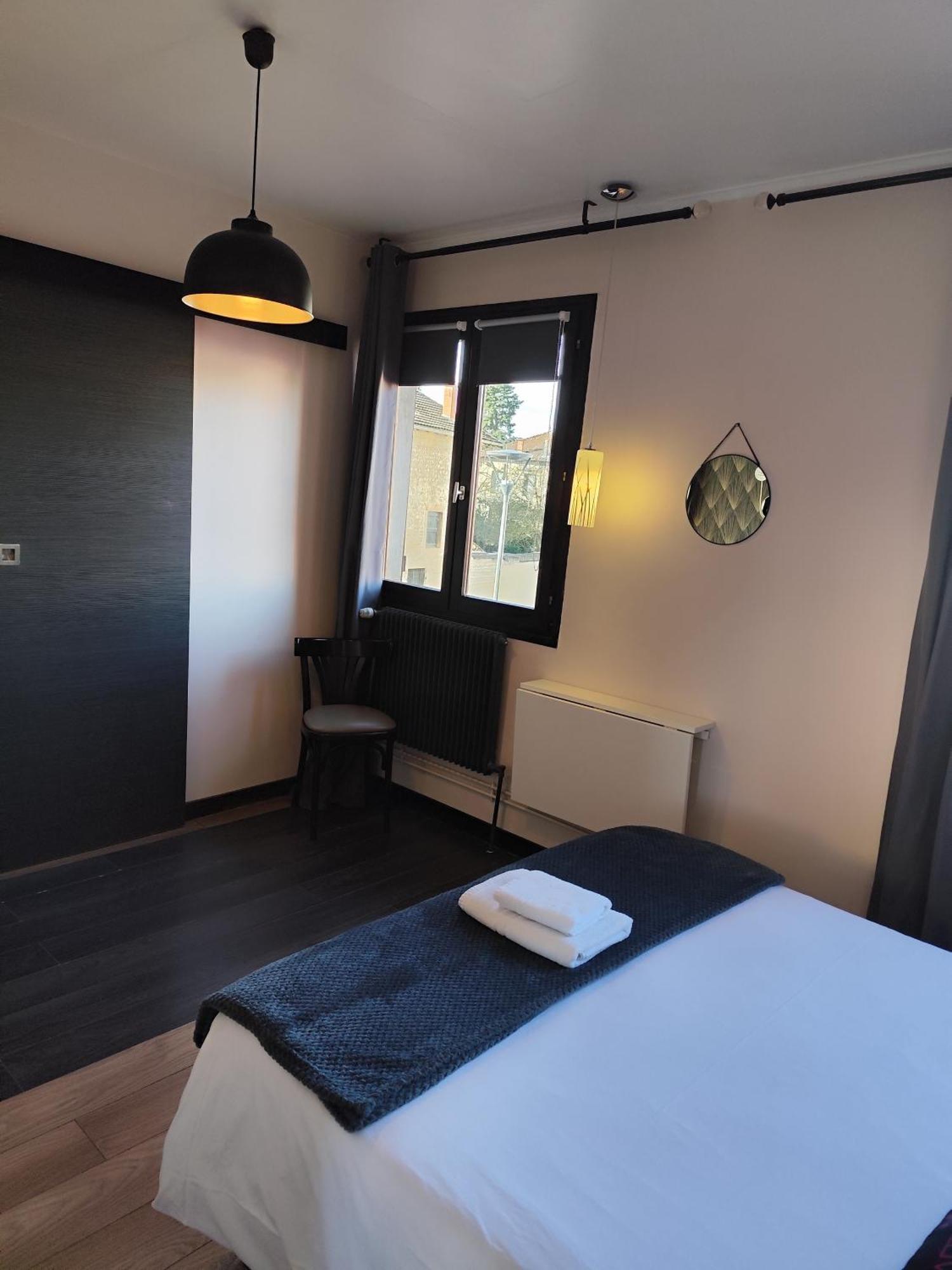 Hotel De La Place Loyettes Dış mekan fotoğraf