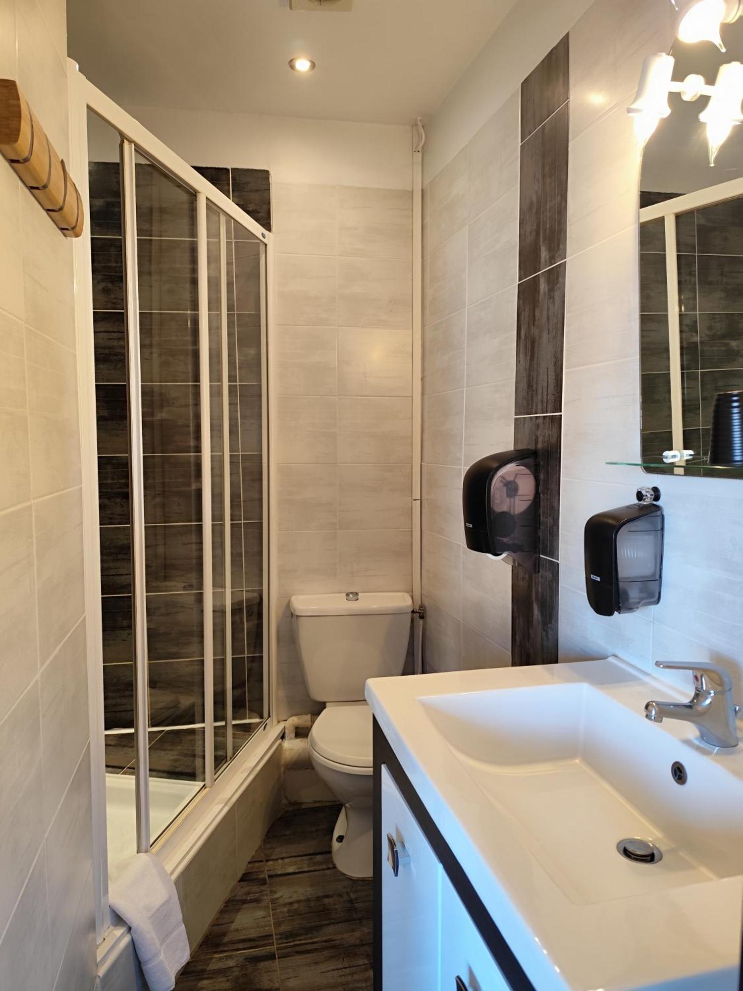 Hotel De La Place Loyettes Dış mekan fotoğraf