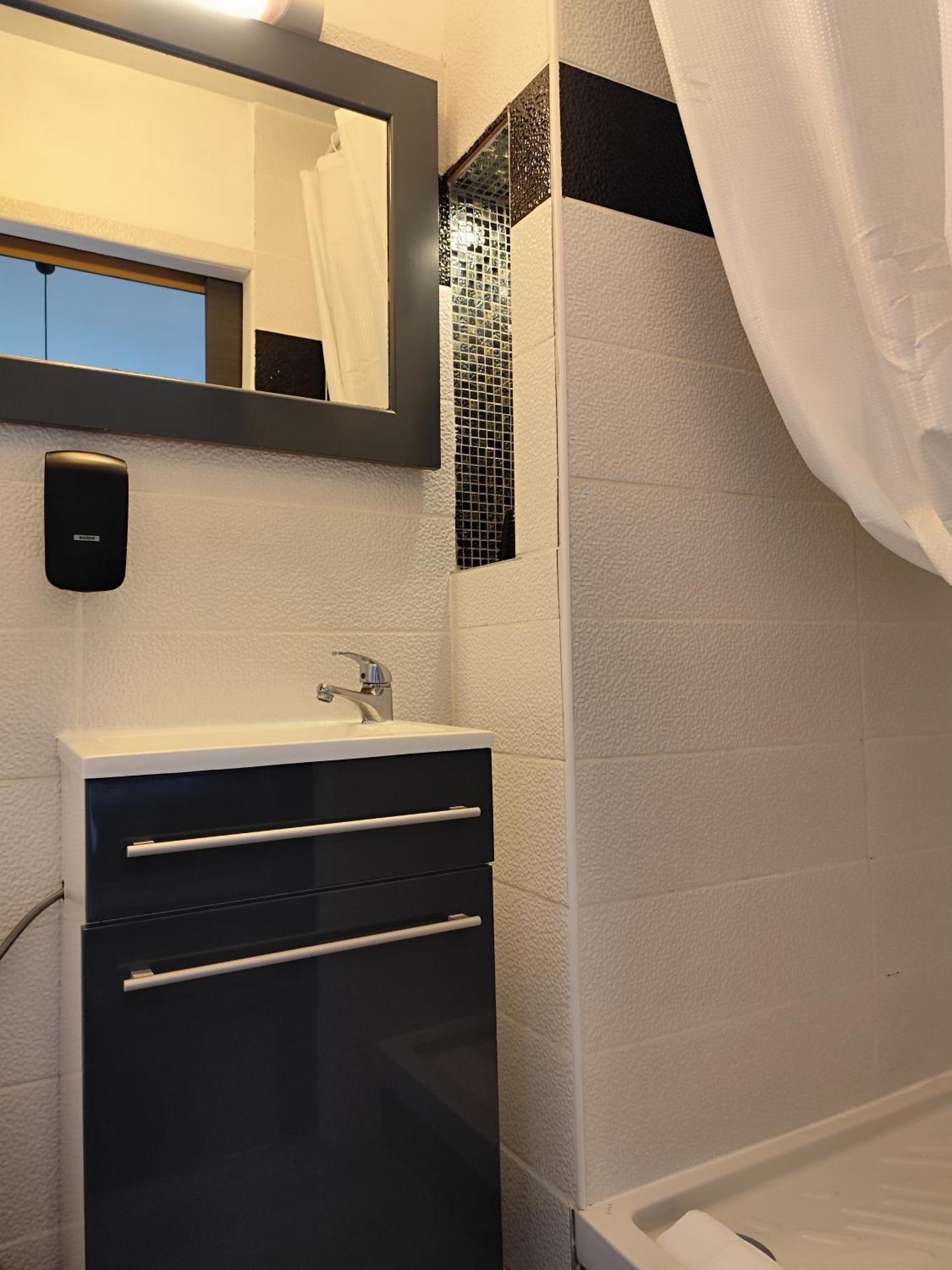 Hotel De La Place Loyettes Dış mekan fotoğraf
