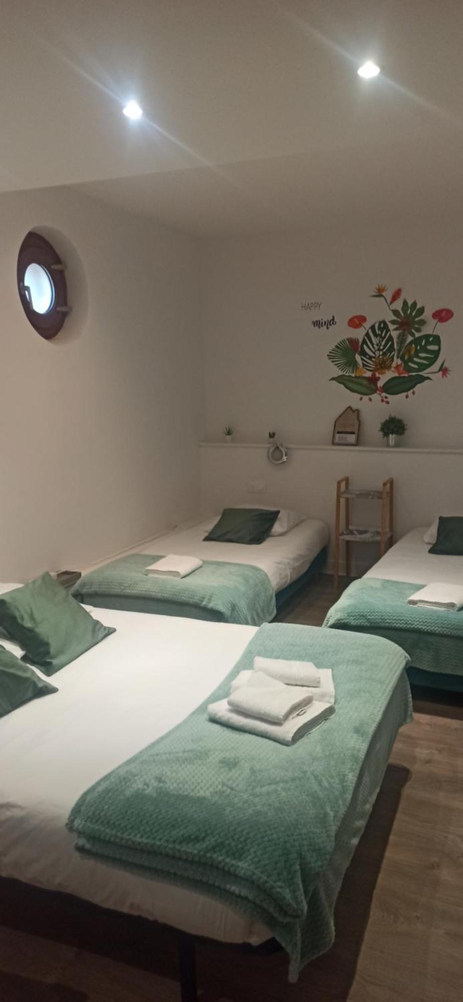Hotel De La Place Loyettes Dış mekan fotoğraf